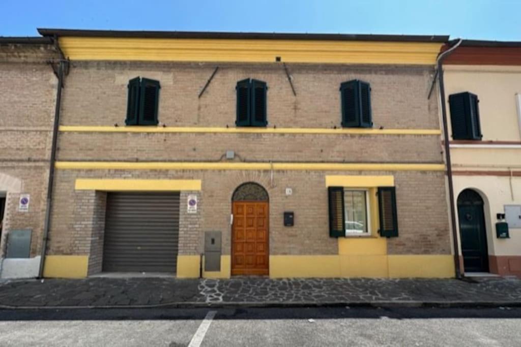 Affittacamere Il Cortile Chiaravalle Exterior photo